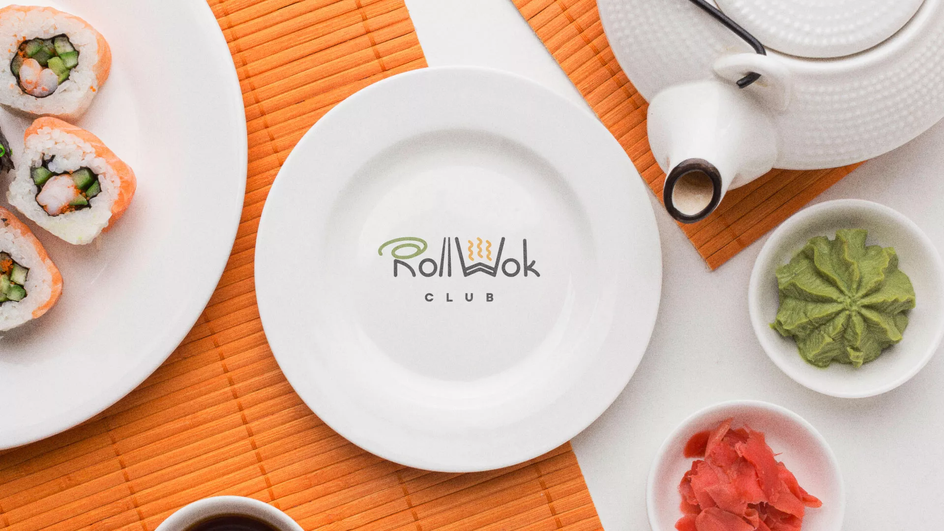 Разработка логотипа и фирменного стиля суши-бара «Roll Wok Club» в Топках
